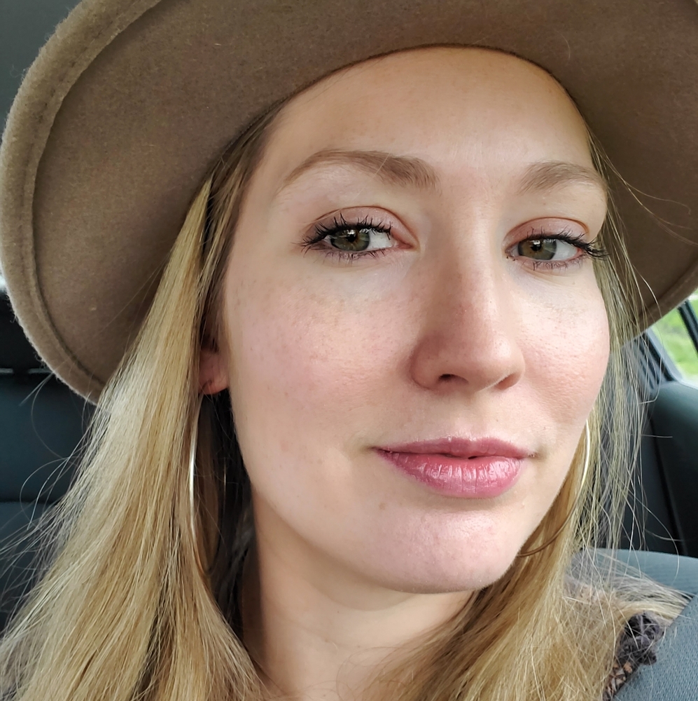 Meet your Posher, Danielle